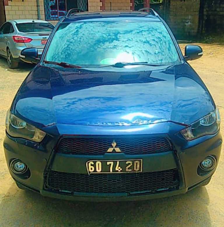 MITSUBISHI OUTLANDER 2010